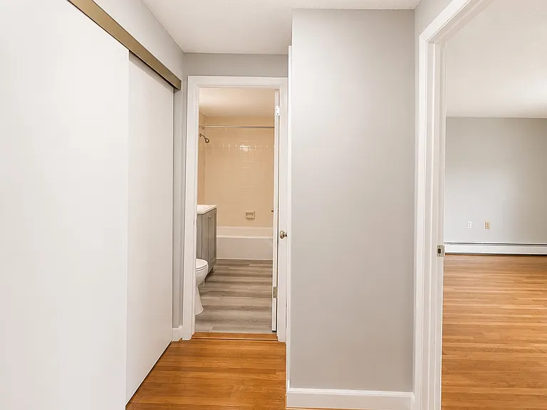 138 Store Ave #4P — Photo 9