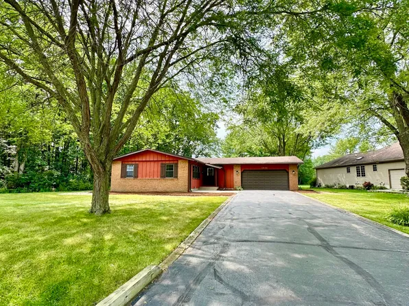 1935 Loganberry Ln, Crown Point, IN 46307