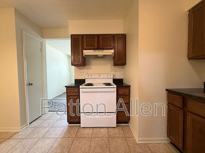 2 bed, 1.0 bath, 720 sqft, $1,350 — Photo 4