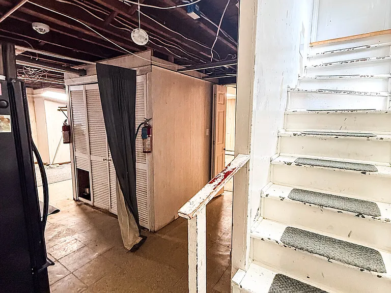 38 Grandview Ave — Photo 24