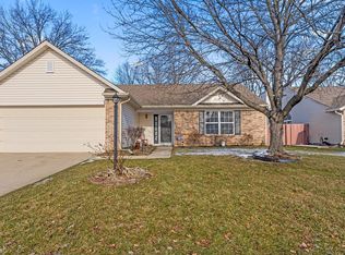 8964 Glass Chimney Ln, Fishers, IN 46037