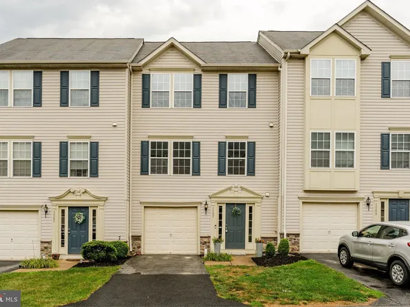 1157 Blue Bird Ln Unit 29, York, PA 17402