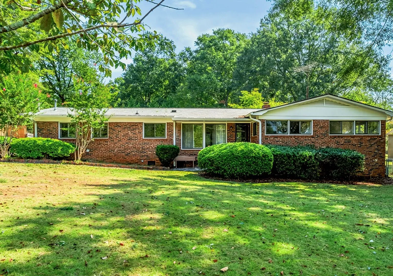 Fully Furnished 3BR/2BA Athens Home | Convenient to UGA | Available December 1 — Photo 1