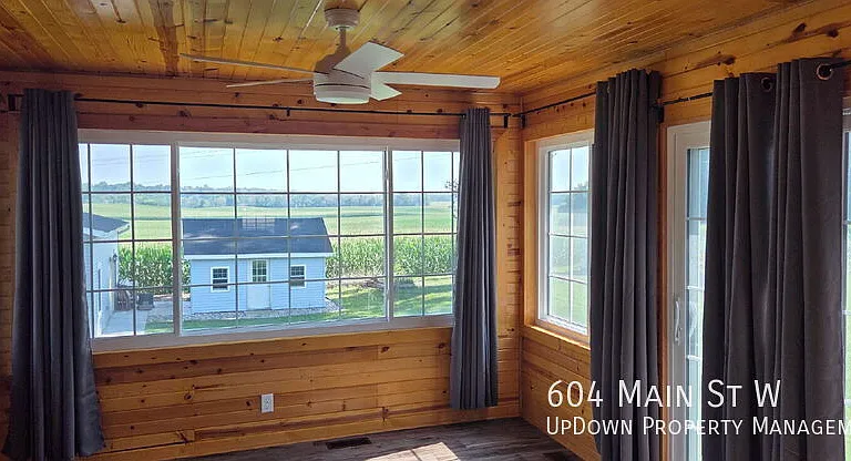 604 Main St W — Photo 15
