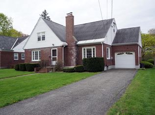 18 Sampson Pkwy, Pittsfield, MA 01201