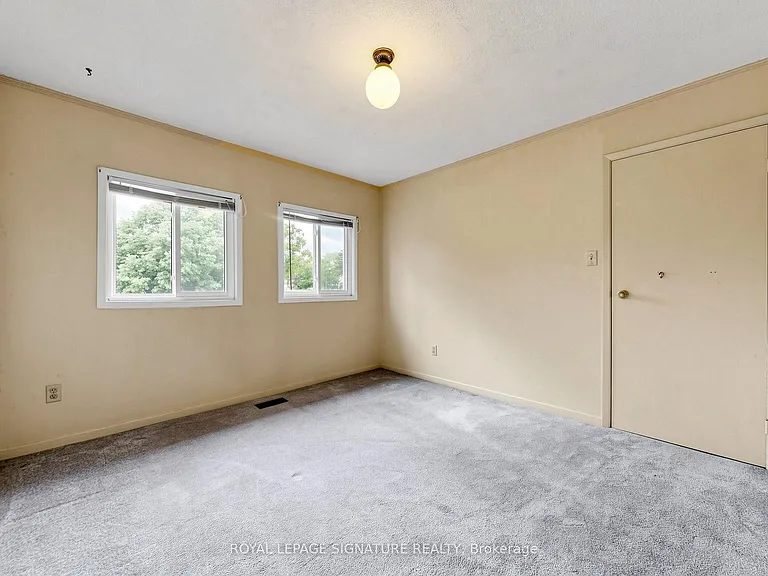 94 Howlett Ave — Photo 36