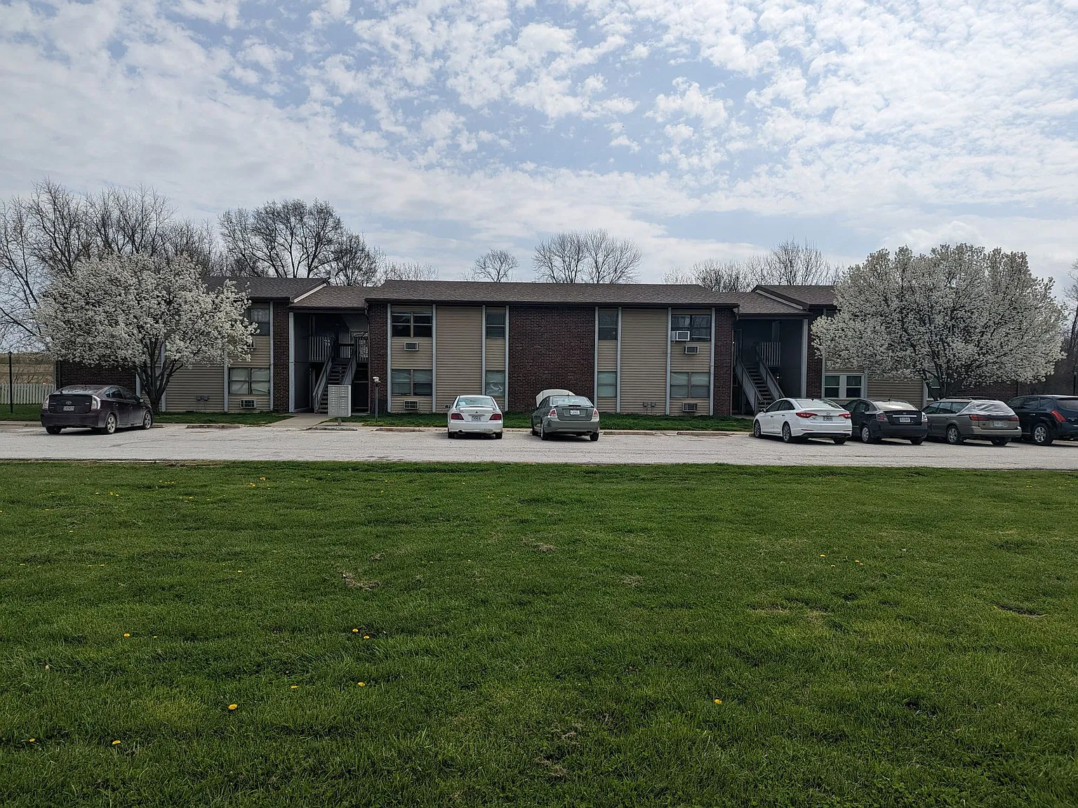 Riverside Apartments — Photo 3