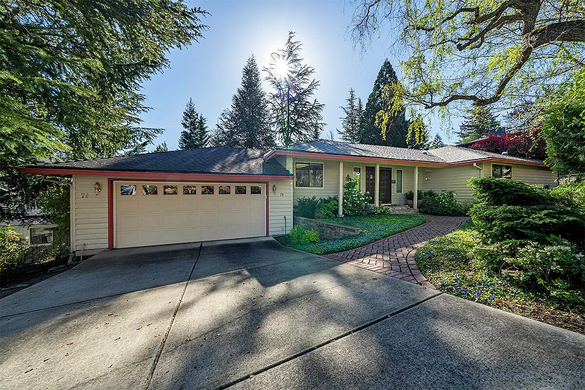 79 Monterey Dr photo 1