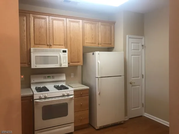 4015 Brookfield Glen Dr, Belvidere, NJ 07823