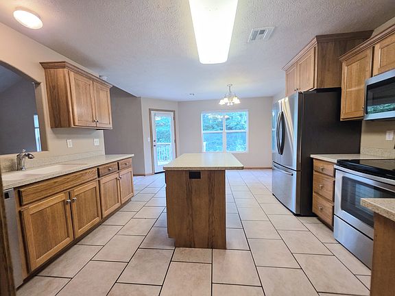 5th image of 606 Highland Ridge Dr #1