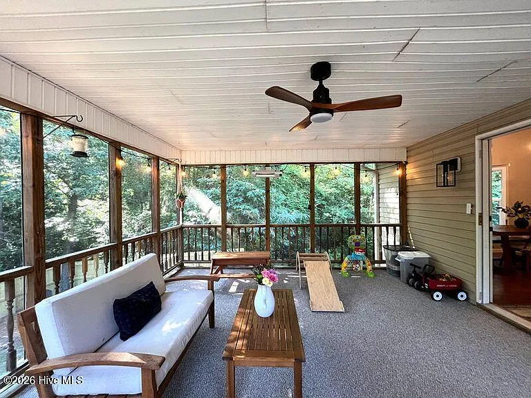 2400 Longleaf Dr W — Photo 32