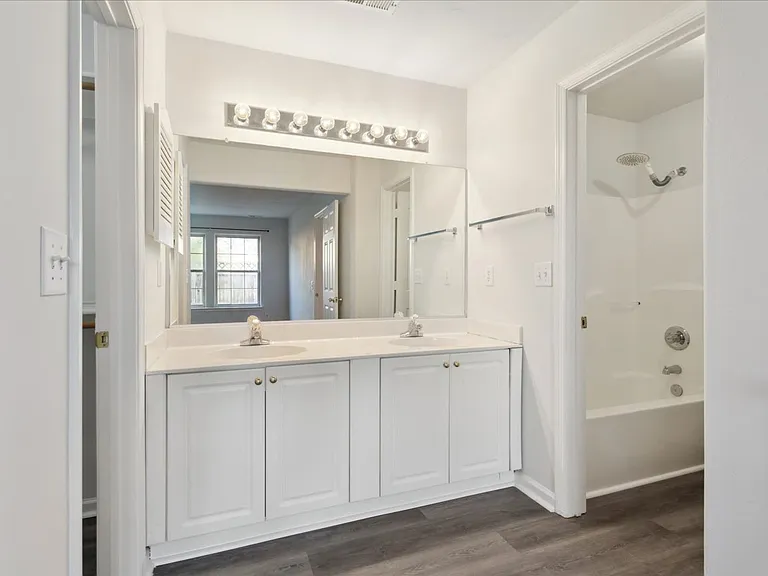 100 Post Oak Rd — Photo 14