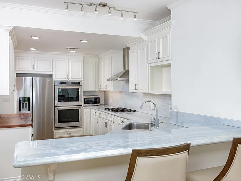 408 Flower St — Photo 16