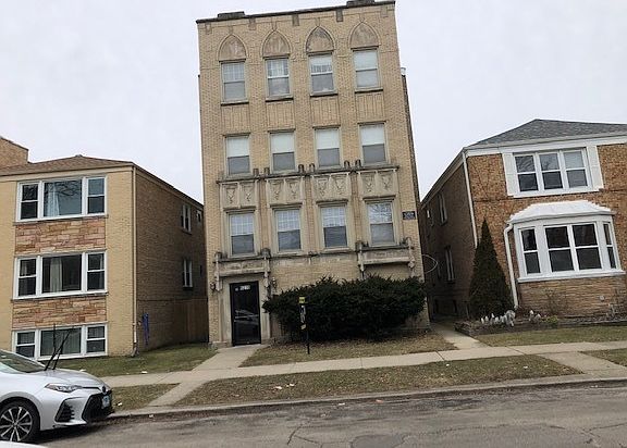 3rd image of 6218 N Sacramento Ave APT 1