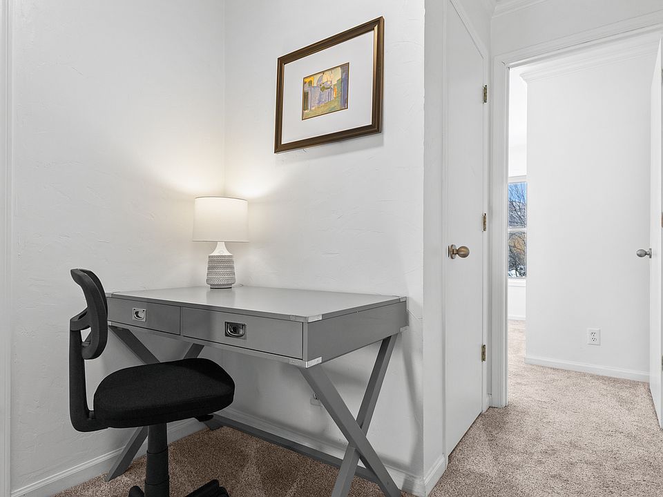Second Level | Desk Workspace