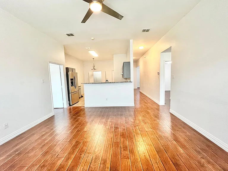 805 Edgehill Rd — Photo 3