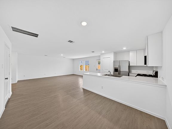 4th image of 31413 Pratola Serra Cir
