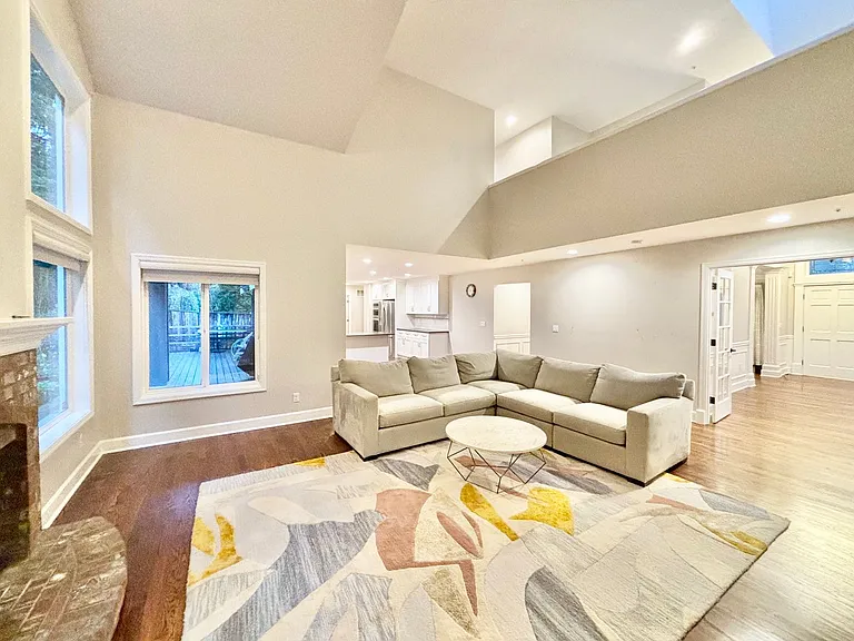 13211 NE 10th Pl — Photo 13