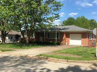 413 Vine St, Cuba, MO 65453
