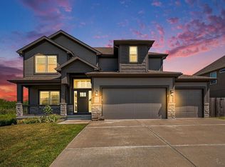 700 Walnut, Smithville, MO 64089