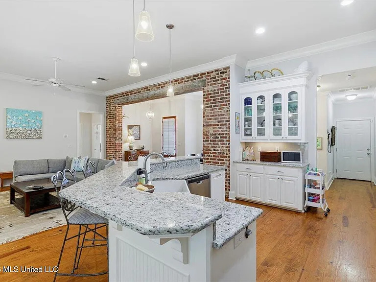 320 Oakville Cir — Photo 13