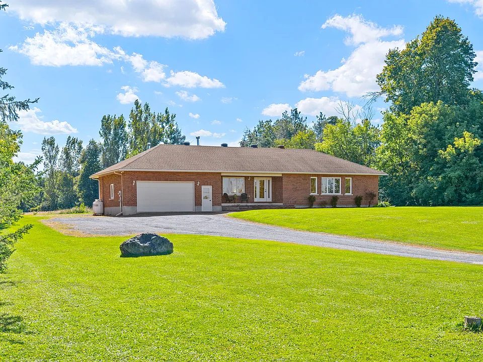 2572 Roger Stevens Dr