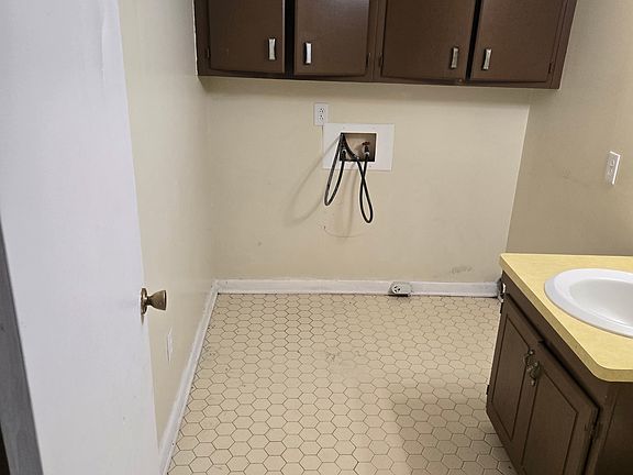 5th image of 2064 Pineview Dr