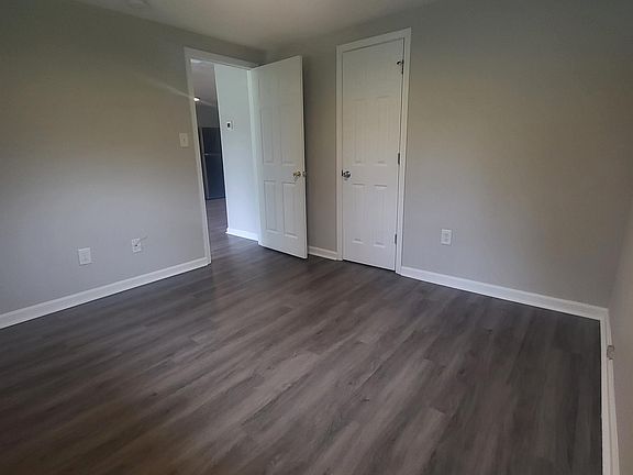 4th image of 808 Campbell St
