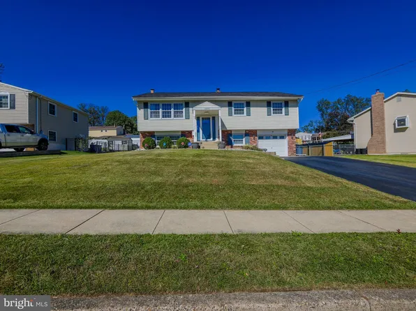 2370 Crestview Ln, Aston, PA 19014