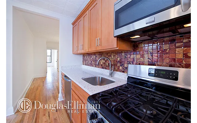 Rented by Douglas Elliman | media 22