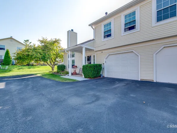 324 Juniper Cir, Streamwood, IL 60107