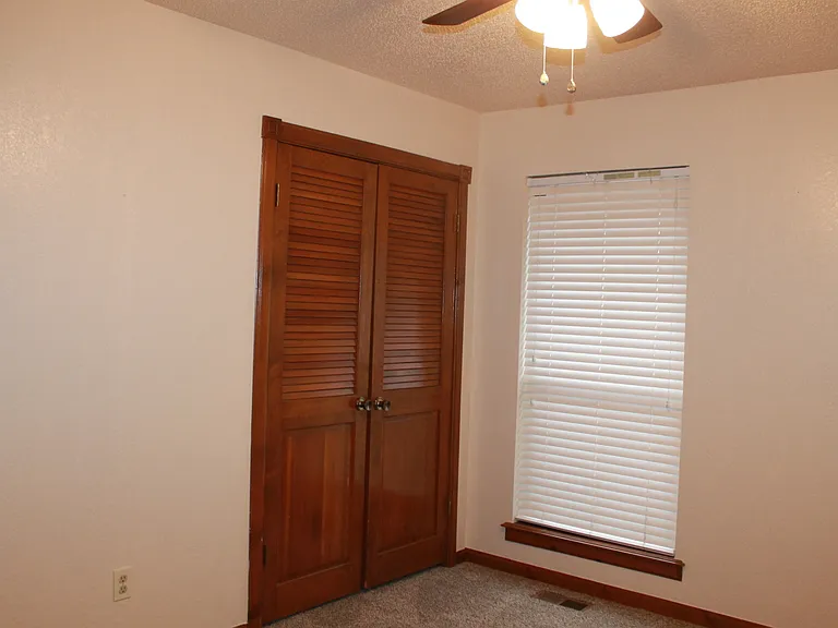 9720 Railroad — Photo 11