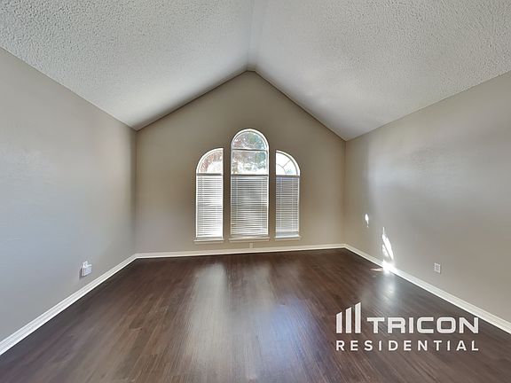4th image of 1626 Mockingbird Ln