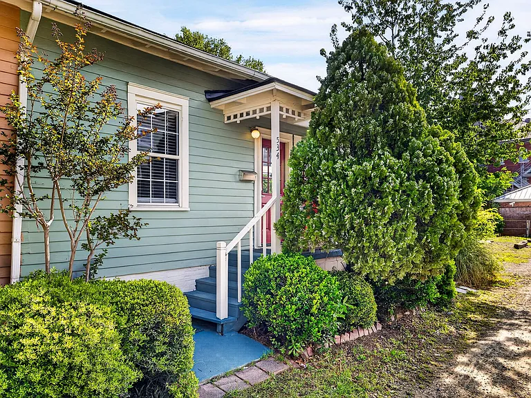 534 E Gordon Ln — Photo 4