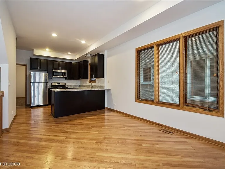 623 W Briar Pl #1 — Photo 4