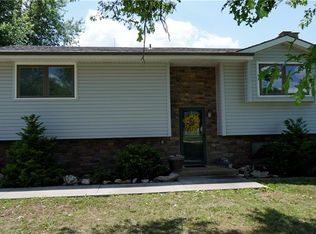 21621 W 220th St, Spring Hill, KS 66083