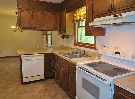 5th image of 222 Oakwood Ave
