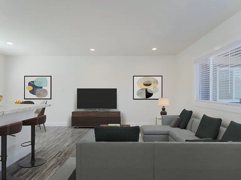 Palm Court Apartments — Photo 4