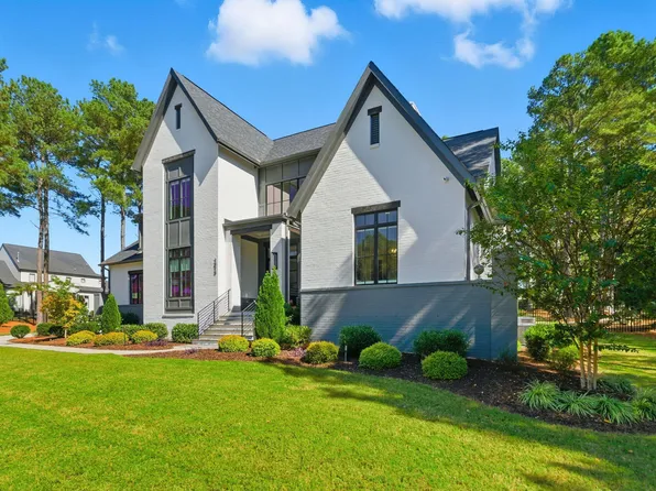2424 Heartley Dr, Raleigh, NC 27615