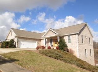 109 Surrey Ln, Johnson City, TN 37604
