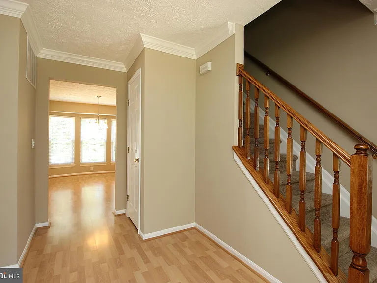 66 Larkwood Ct — Photo 4