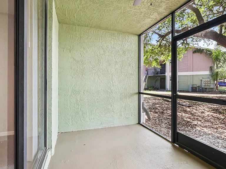 Lakeside Glen Apartments — Photo 17