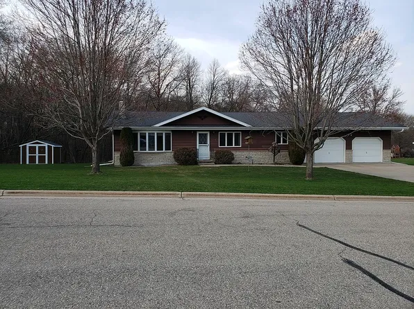 605 W Helen St, Markesan, WI 53946