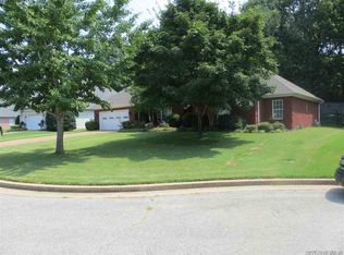 104 Chapel Creek Dr, Jackson, TN 38305
