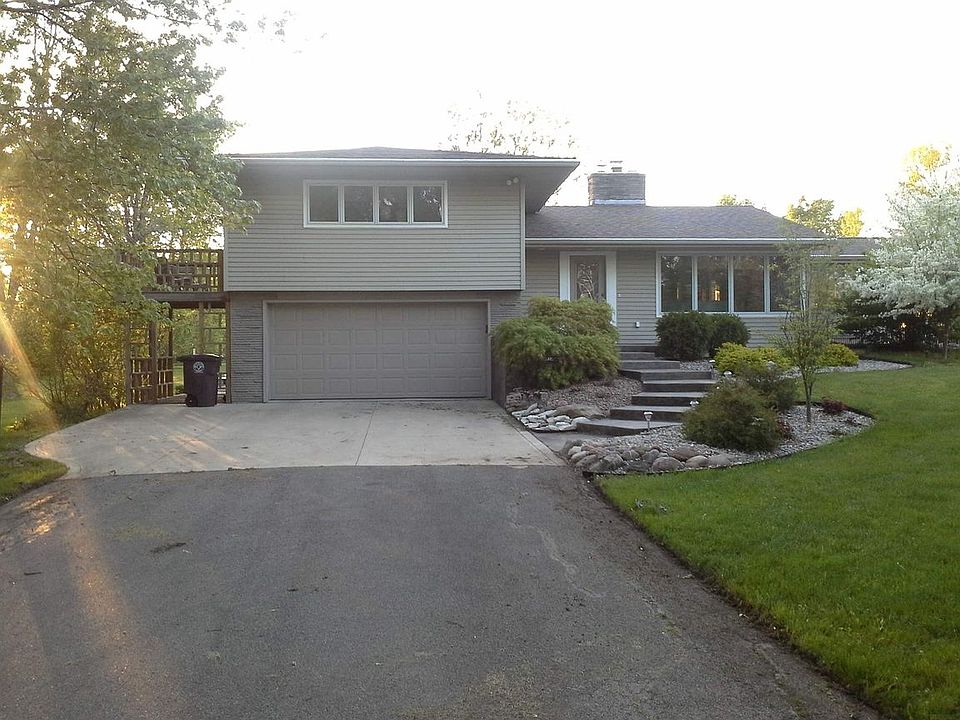 1st image of 1424 Goldspur Dr E