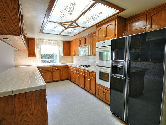 Kitchen (Galley Style)