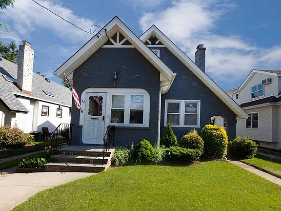 2nd image of 32 Beverly Ave