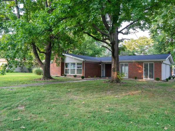 201 Westernaire Dr, Marion, IL 62959