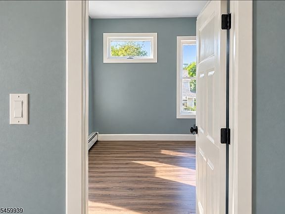 4th image of 173 Watson Ave