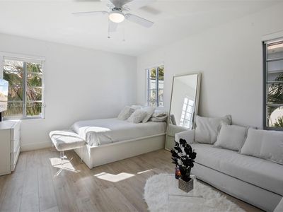 621 11th St APT 202, Miami Beach, FL, 33139